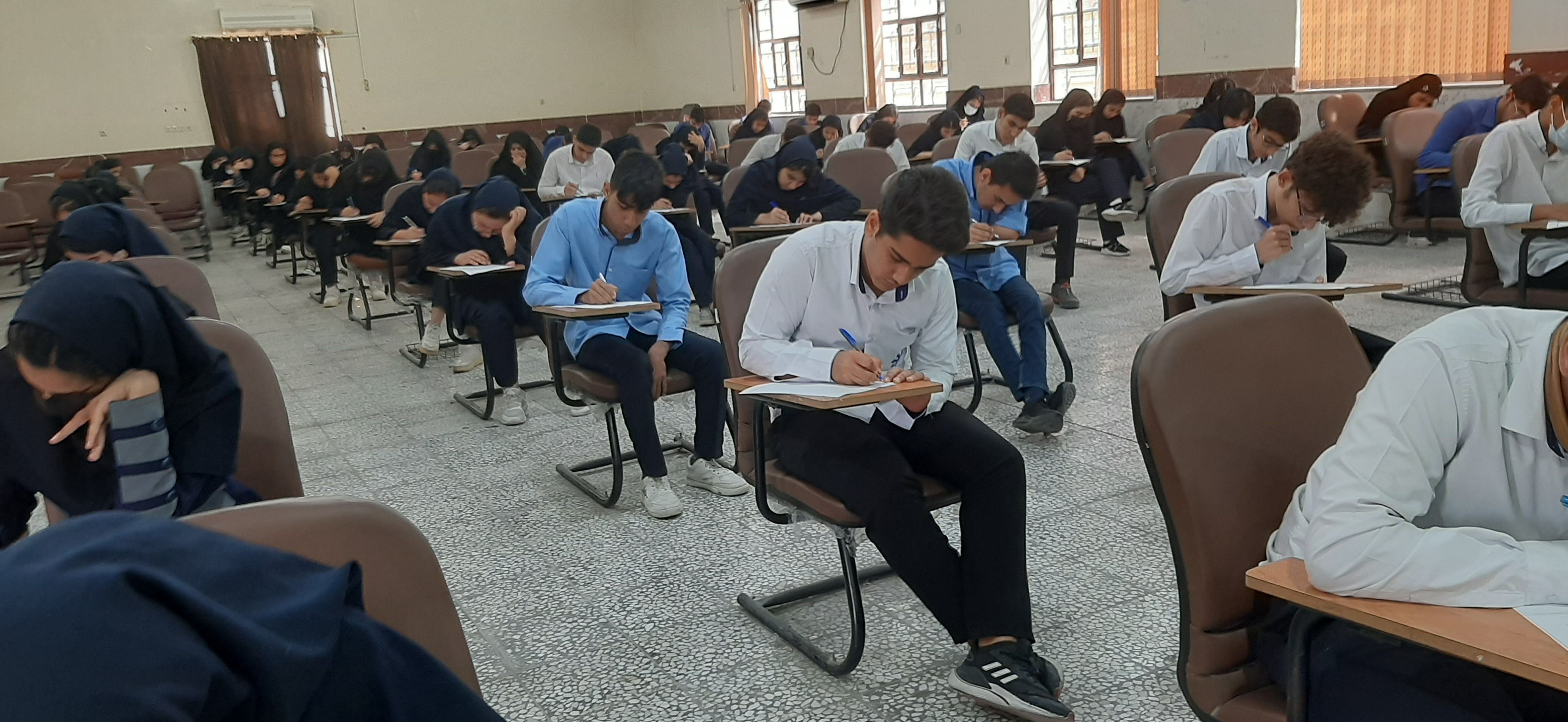 برگزاری مسابقه کتابخوانی زبان انگلیسی بین دبیرستان های متوسطه دوم شهر برازجان